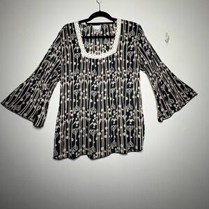Nicola Women's Blouse w/ Bell Sleeves Black and cream Size L